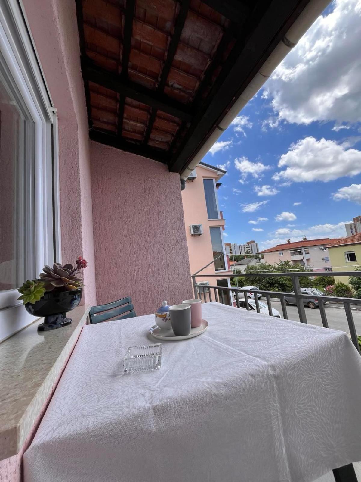 Apartments Mirijana Pola Esterno foto