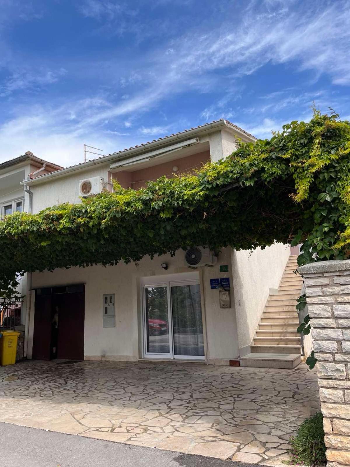 Apartments Mirijana Pola Esterno foto