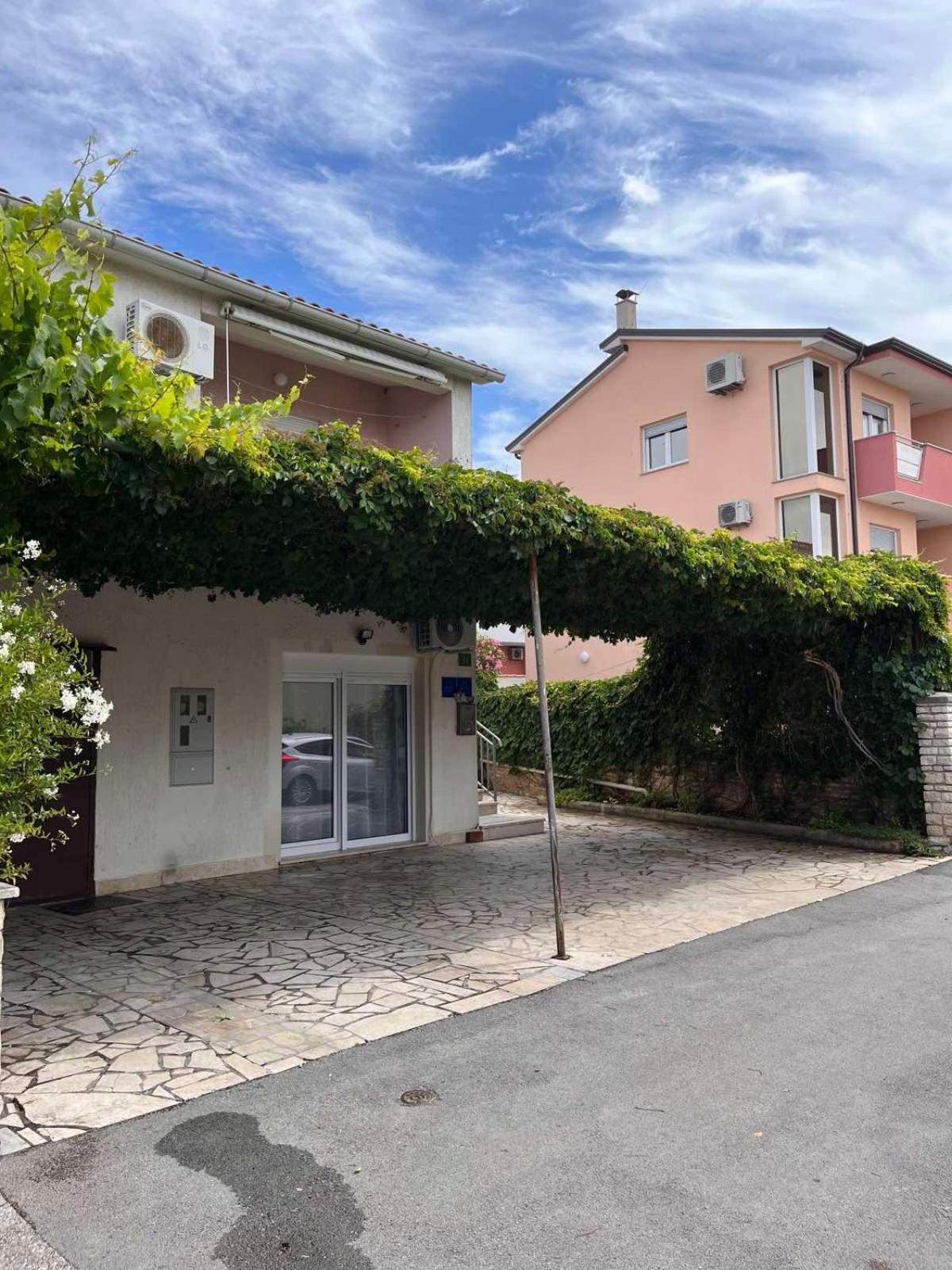 Apartments Mirijana Pola Esterno foto