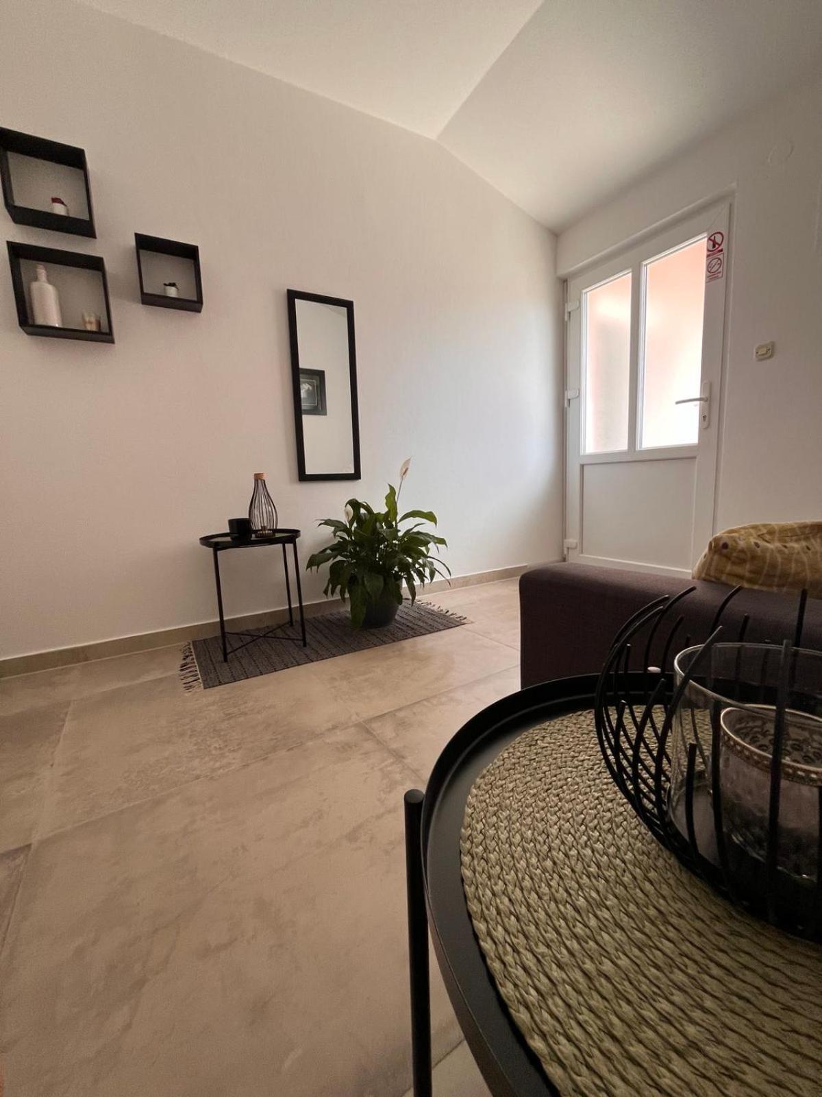 Apartments Mirijana Pola Esterno foto
